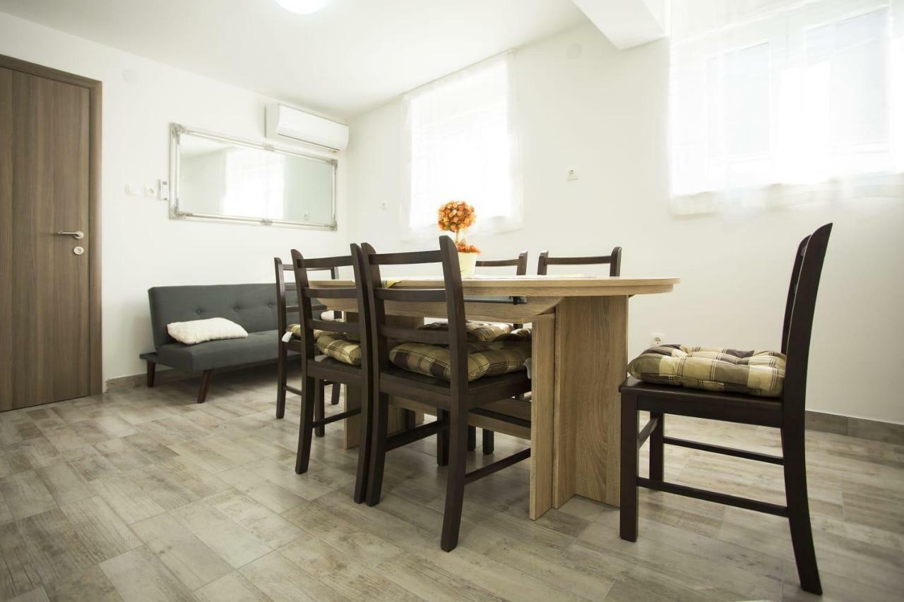 Apartman Leona Kaštela Екстериор снимка